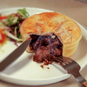 Steak and gravy pie